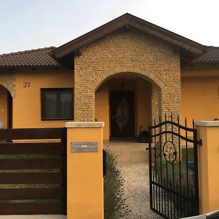 فيلة House Close To Balaton